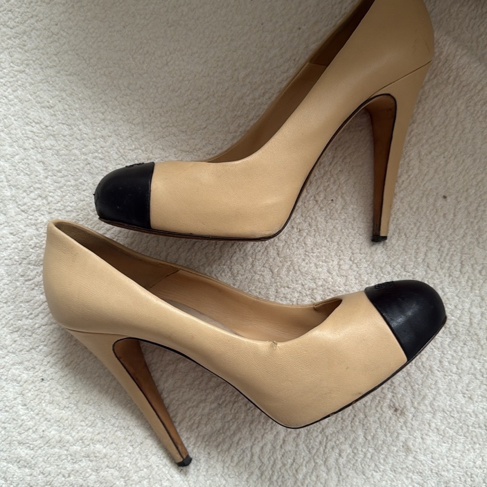 CHANEL Cream and Black Heels with Signature Two-Tone Design